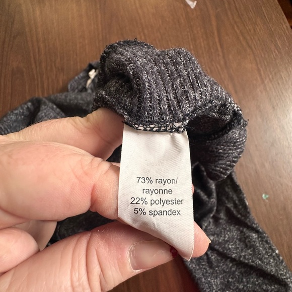 Simple Charcoal Grey Lightweight 3/4 Sleeve Sweater. Size Medium. V-neck. - Picture 6 of 7